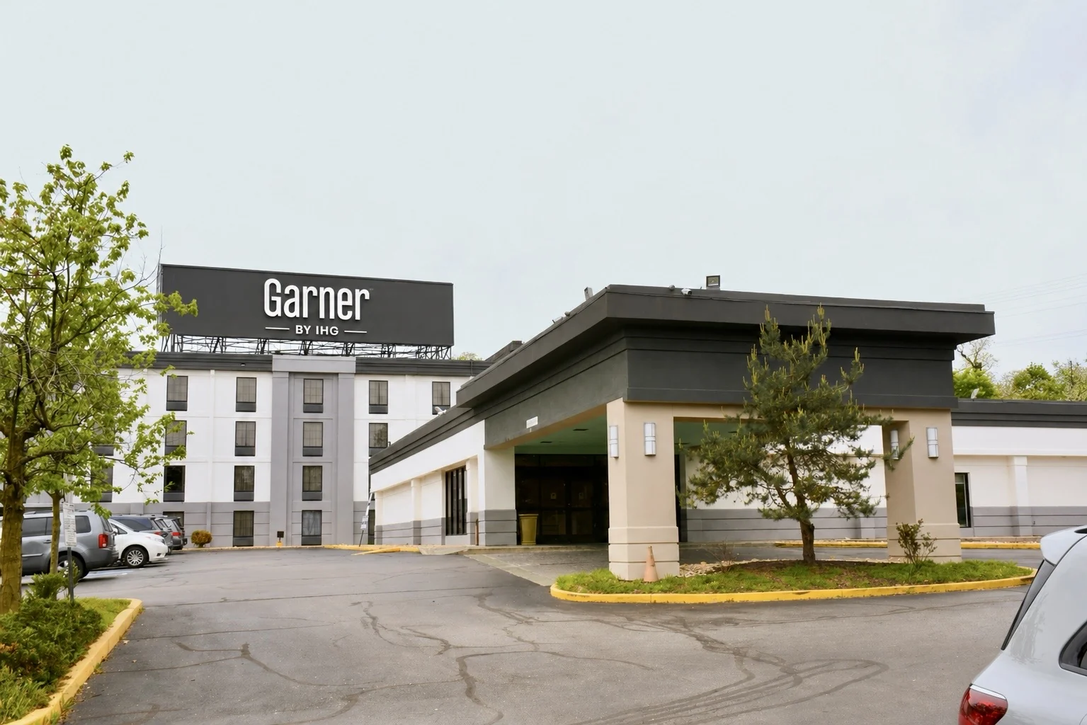 Exterior Entrance 03